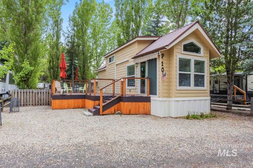 10 P St, Cascade, ID, 83611 | Card Image