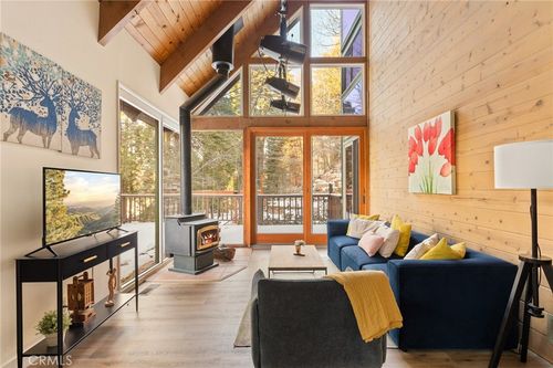 217 Crest Cir, Lake Arrowhead, CA, 92352 | Card Image