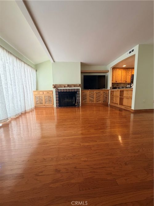 8-5249 Colodny Dr, Agoura Hills, CA, 91301-2637 | Card Image