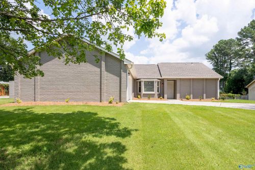 9889 Willow Cove Rd Se, Huntsville, AL, 35802-3721 | Card Image