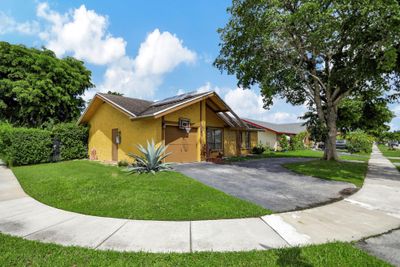 1411 Sw 82nd Ter, House other with 3 bedrooms, 2 bathrooms and null parking in North Lauderdale FL | Image 2