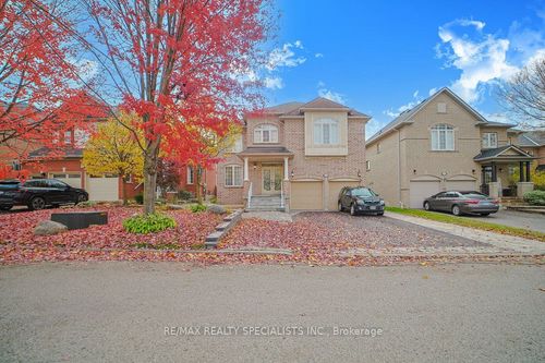 47 Vineyard Ave, Whitby, ON, L1P1X5 | Card Image
