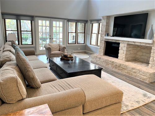 105 Birdie Dr, The Hills, TX, 78738-1347 | Card Image