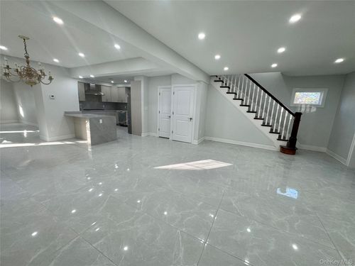 32 Berkshire Rd, Great Neck, NY, 11023-2131 | Card Image