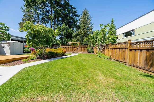 1061 Seventh Avenue, House other with 4 bedrooms, 2 bathrooms and 2 parking in New Westminster BC | Image 36