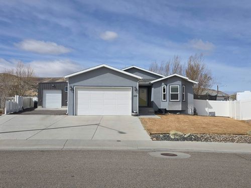 200 Sheep Creek Drive, Rock Springs, WY, 82901-5732 | Card Image