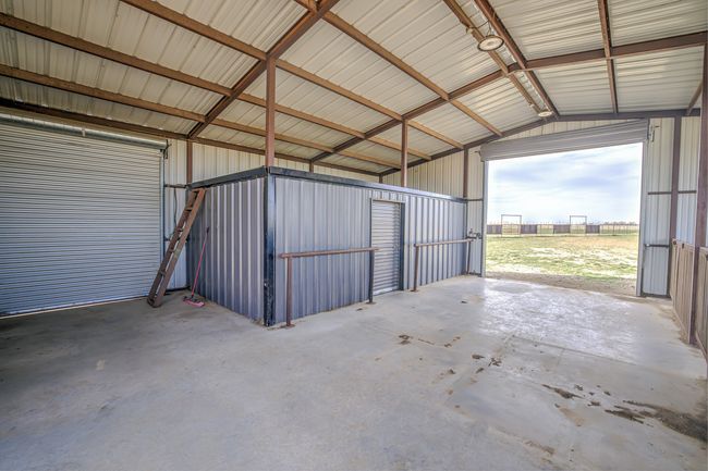 Garage with metal wall | Image 27