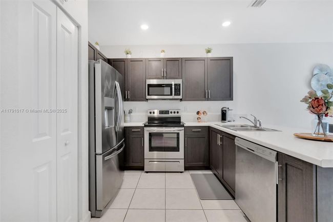 2679 Se 13 Th Ct, Townhouse with 3 bedrooms, 3 bathrooms and null parking in Homestead FL | Image 14