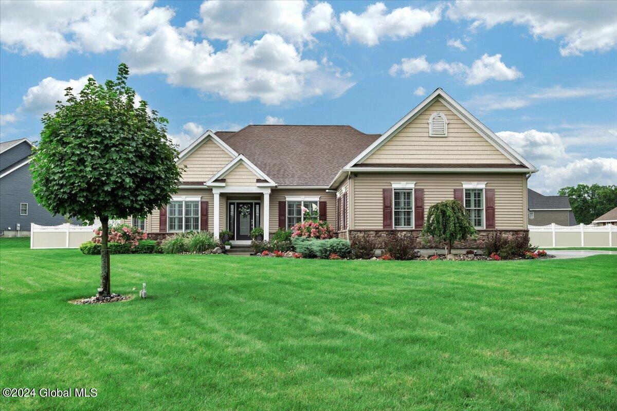 Gabby Ct, Schenectady, NY 12309