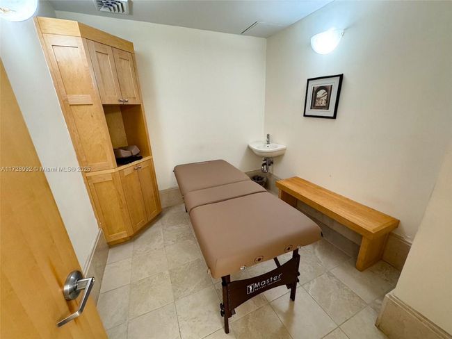 APT-412 - 19400 Turnberry Way, Condo with 3 bedrooms, 3 bathrooms and null parking in Aventura FL | Image 27