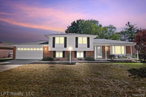 6378 Emerald Lake Dr, Troy, MI, 48085-1338 | Card Image