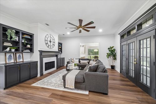 15415 Skyhawk Ln, Beach City, TX, 77523-9384 | Card Image