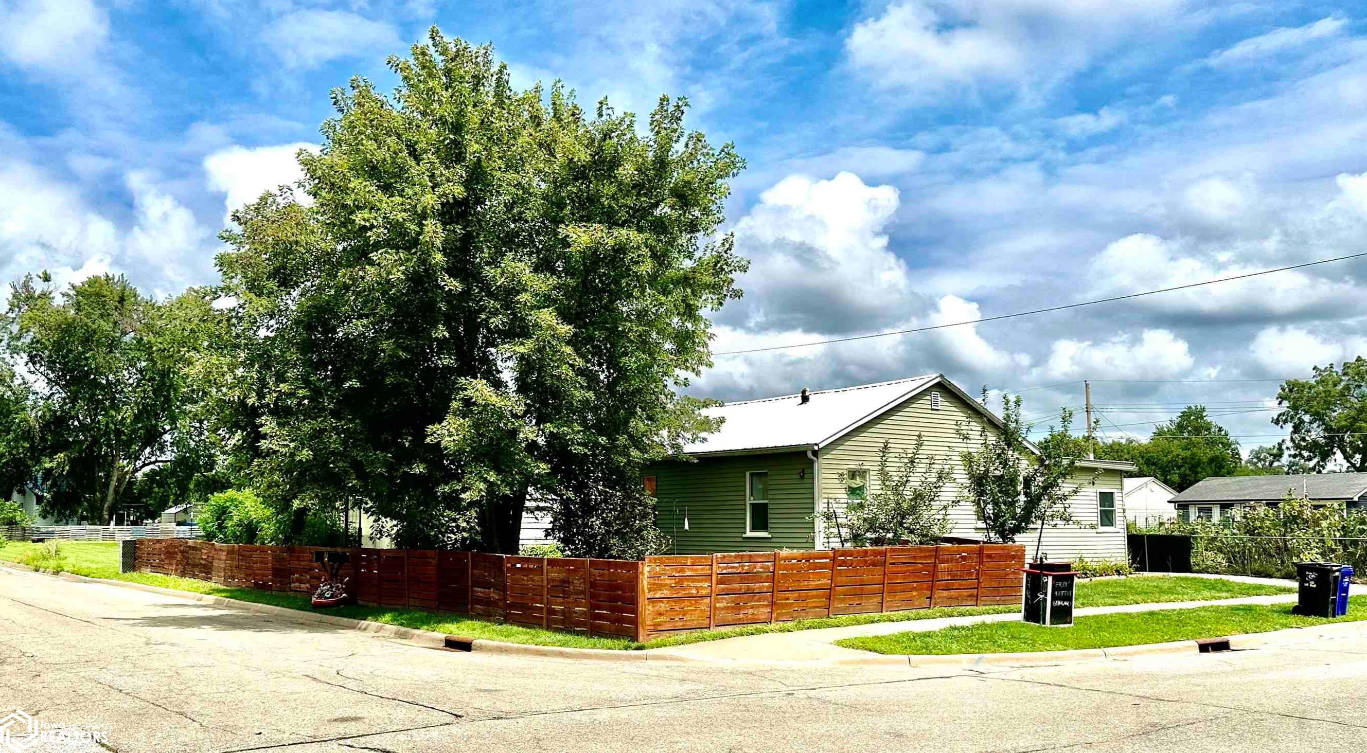Loomis Ave, Ottumwa, IA 52501