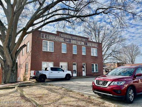 204 E Railroad St, Laurinburg, NC, 28352-3848 | Card Image