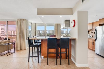 1404 - 18041 Biscayne Blvd, Condo with 2 bedrooms, 2 bathrooms and null parking in Aventura FL | Image 3