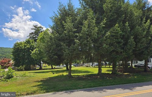 520 E Center St, MILLERSBURG, PA, 17061-1535 | Card Image