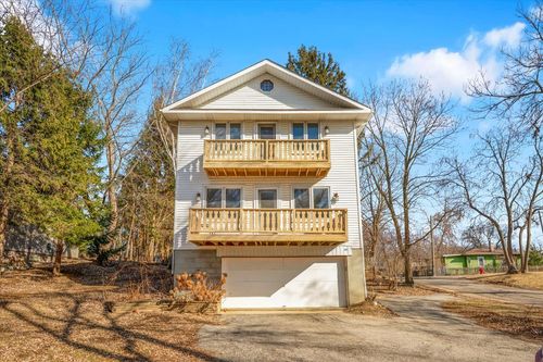 49 Lake Ave, Fox Lake, IL, 60020-1645 | Card Image