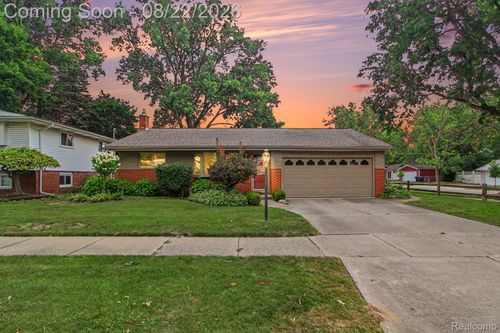 14712 Park St, Livonia, MI, 48154-5157 | Card Image