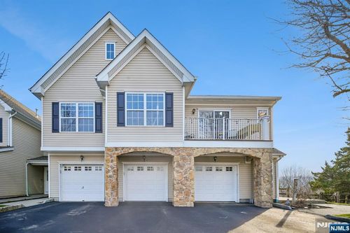 37 Mountainside Dr, Pompton Lakes, NJ, 07442-1765 | Card Image