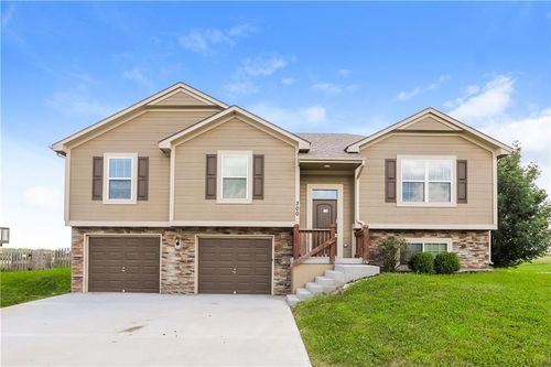 300 Golfview Dr, Pleasant Hill, MO, 64080-1010 | Card Image