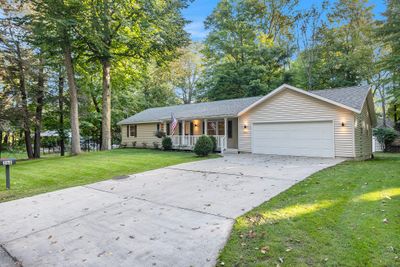 360 S Morris Street, House other with 3 bedrooms, 2 bathrooms and null parking in Pentwater MI | Image 2