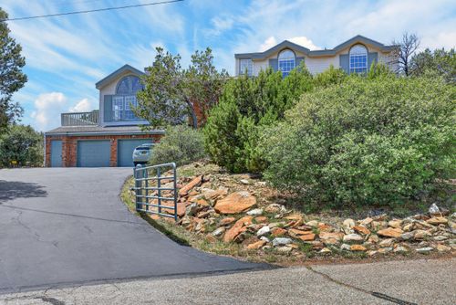 18 Boulder Ln, Cedar Crest, NM, 87008-9469 | Card Image