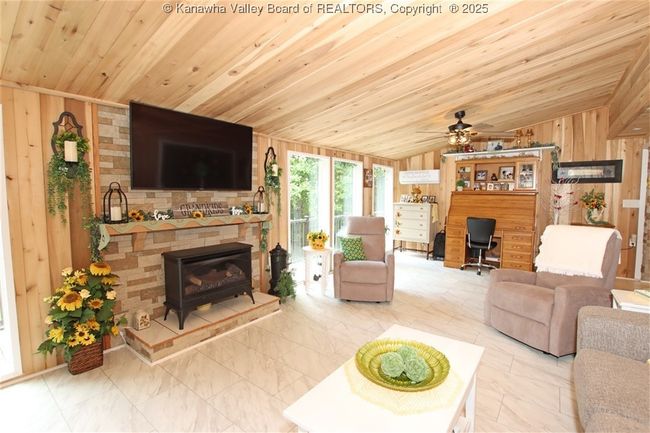 960 Grandview Rd, House other with 4 bedrooms, 3 bathrooms and null parking in Daniels WV | Image 36
