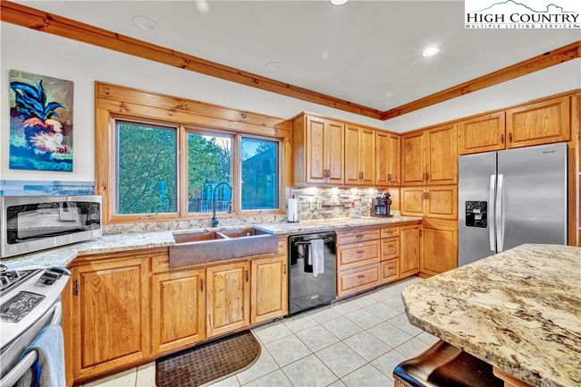 311 N Pinnacle Ridge Rd, House other with 3 bedrooms, 5 bathrooms and null parking in Beech Mountain NC | Image 17