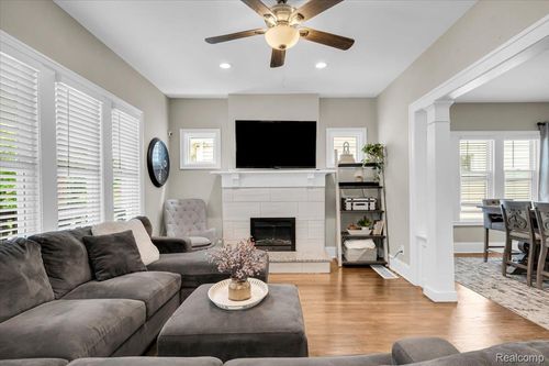 3003 Fischer St, Detroit, MI, 48214-1879 | Card Image