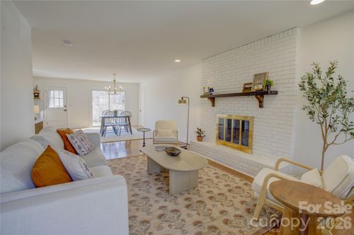 21 Kilkenny Dr, Asheville, NC, 28806-2107 | Card Image
