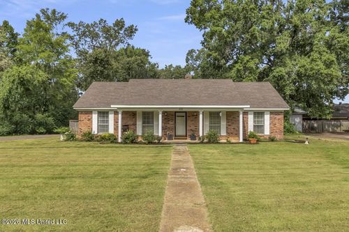 202 Moore Dr, Batesville, MS, 38606-9373 | Card Image