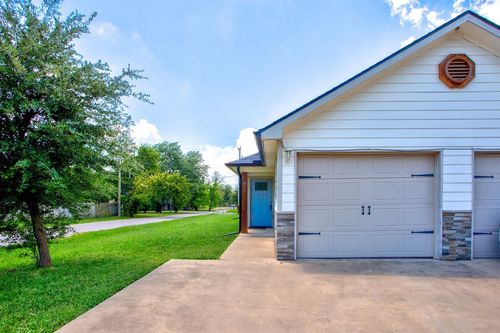 800 N Throckmorton St, Sherman, TX, 75090-4540 | Card Image