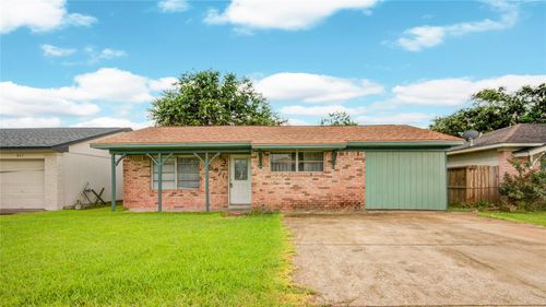 811 W 7th St, Freeport, TX, 77541-5427 | Card Image