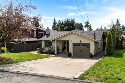 733 Miller Ave, Saanich, BC, V8Z3C9 | Card Image
