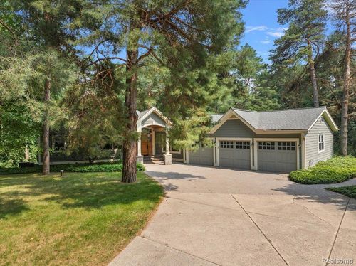 801 Seven Oaks Ln, Oxford, MI, 48371-1431 | Card Image