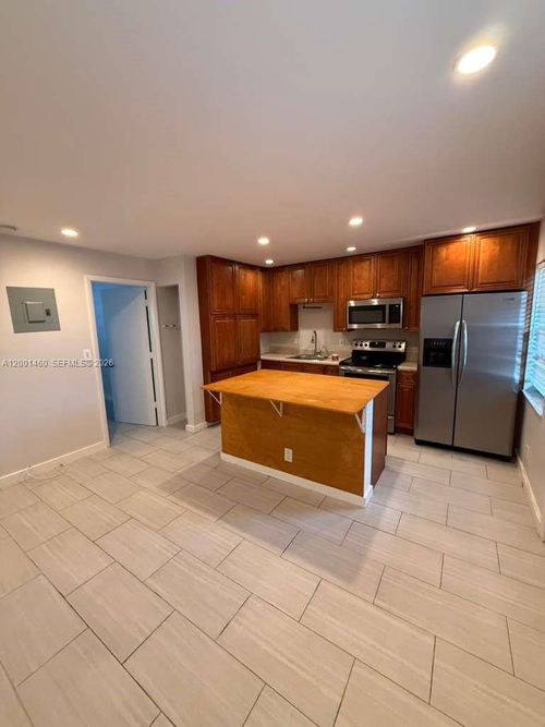 apt-104-5150 Ne 6th Ave, Oakland Park, FL, 33334-3301 | Card Image