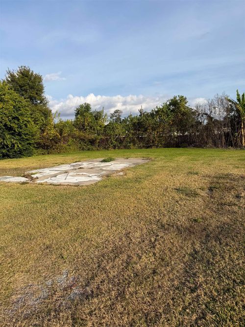 221 Pontiff St, Houma, LA, 70363-6702 | Card Image