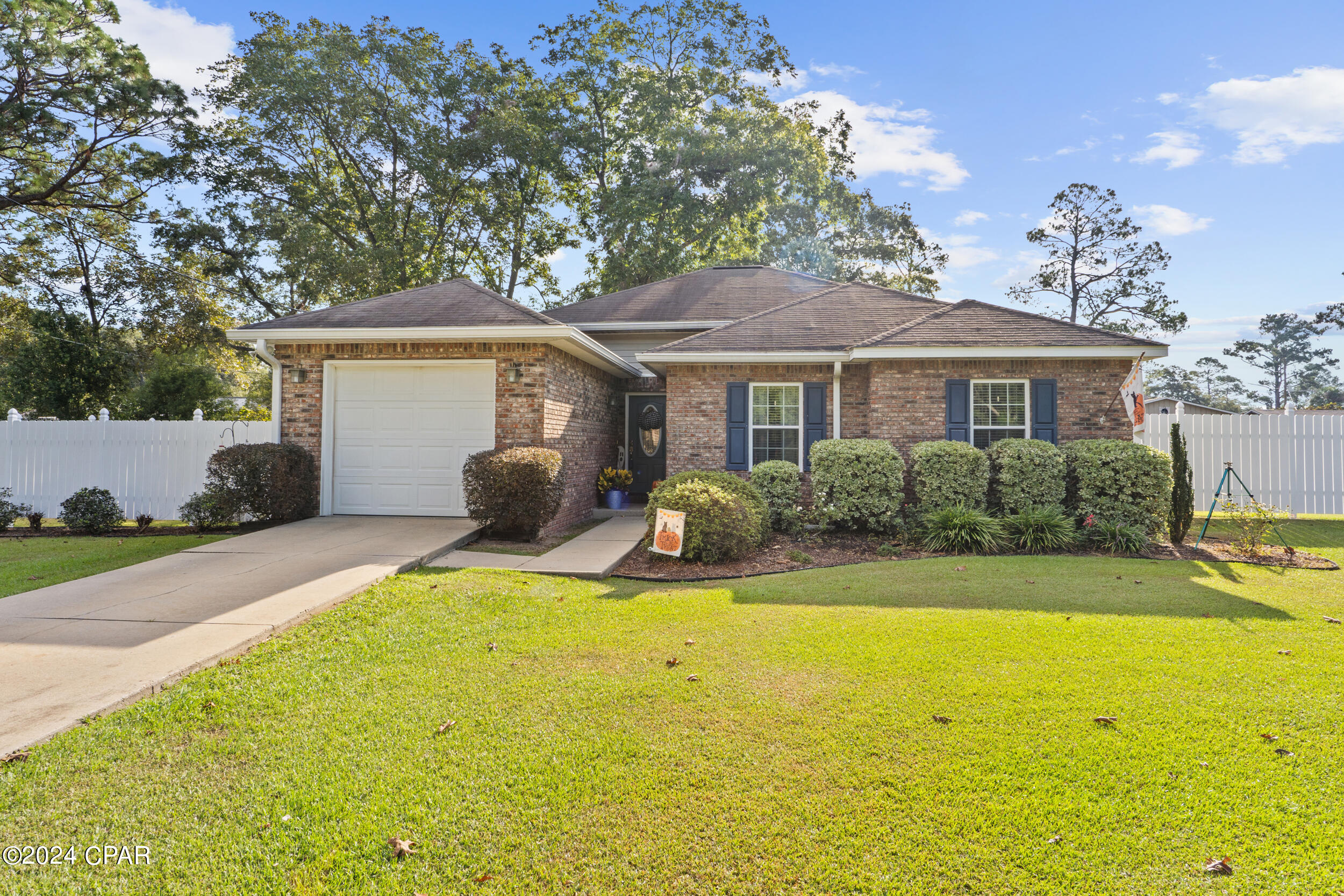 Ceiley St, Graceville, FL 32440