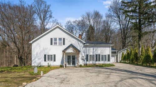 7428 Chagrin Rd, Chagrin Falls, OH, 44023-4435 | Card Image