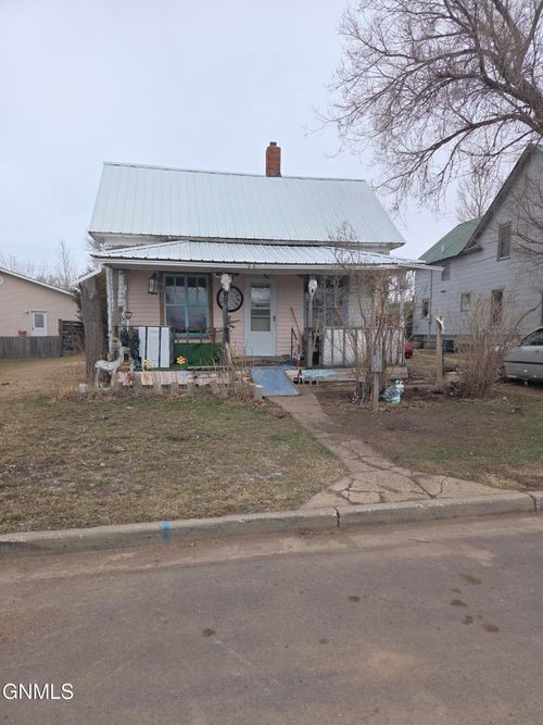 112 S 4th St, Glen Ullin, ND, 58631-7309 | Card Image