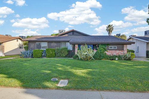 605 W Century Boulevard, Lodi, CA, 95240 | Card Image