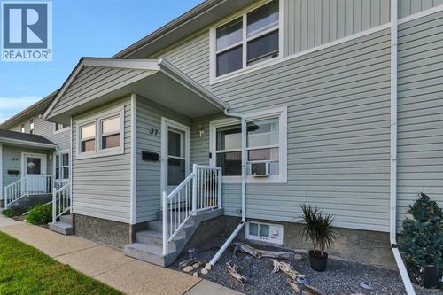 37 Poplar Cres, Springbrook, AB, T4S1V3 | Card Image