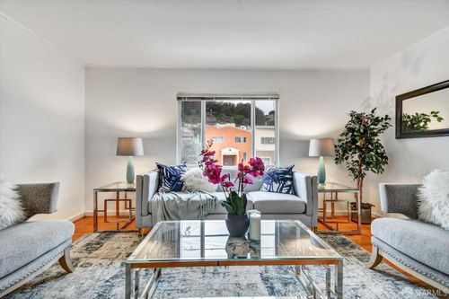 1090 Gilman Ave, San Francisco, CA, 94124-3711 | Card Image