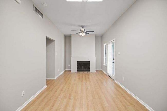 APT-302 - 712 Graham Pl, Condo with 2 bedrooms, 2 bathrooms and null parking in Austin TX | Image 4
