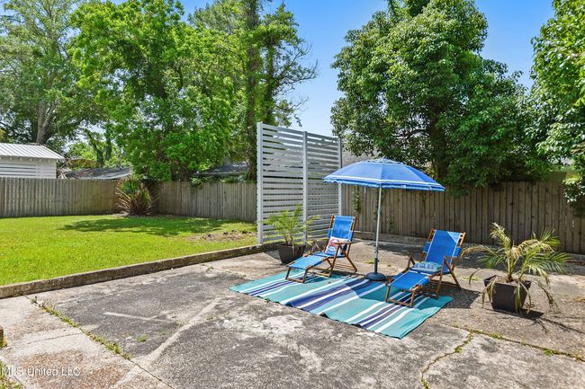 414 Demontluzin backyard | Image 21