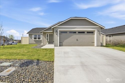 700 Regina Place, Grandview, WA, 98930 | Card Image