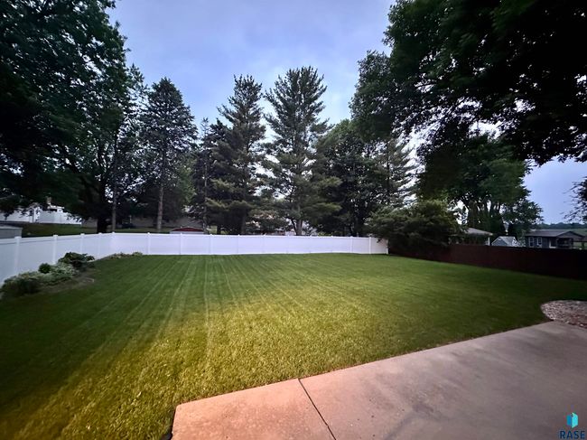 511 W Crawford St, House other with 3 bedrooms, 3 bathrooms and null parking in Luverne MN | Image 37
