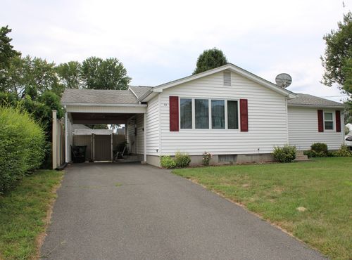 13 Narragansett Blvd, Chicopee, MA, 01013-2119 | Card Image