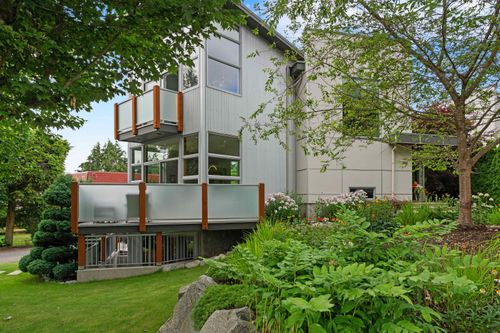 2005 Larson Rd, North Vancouver, BC, V7M3A1 | Card Image