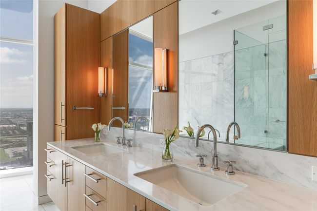 Primary Bathroom | Image 20